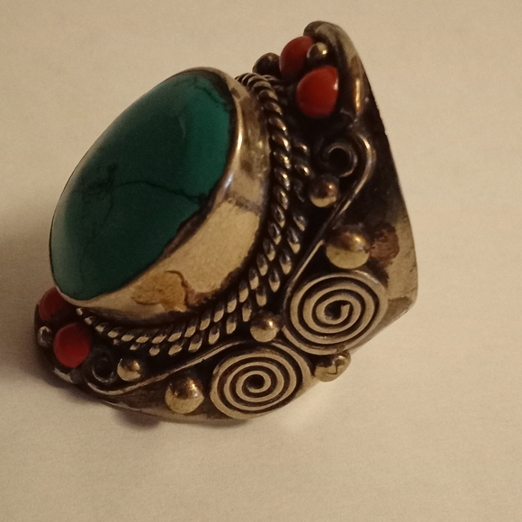 Turquoise Ring with Fantastic Details on the Sides. Size 8 @1" wide. - Picture 3 of 8